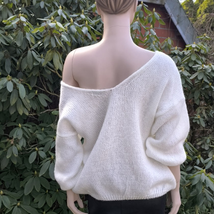 MarMat - swetry - Oversizowy sweterek ecru z haftowanymi kwiatami, rękaw 3/4 foto #4