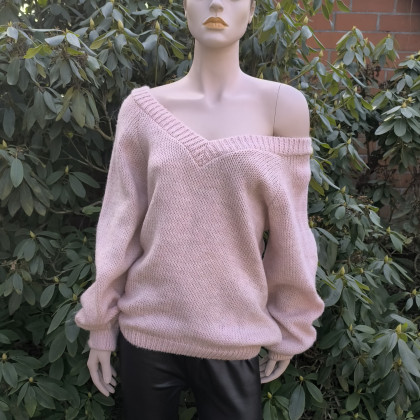 MarMat - swetry - Oversizowy sweterek pudrowy róż. foto #1