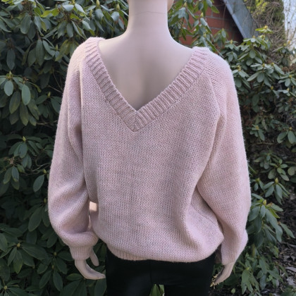 MarMat - swetry - Oversizowy sweterek pudrowy róż. foto #3