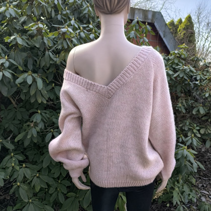 MarMat - swetry - Oversizowy sweterek pudrowy róż. foto #4