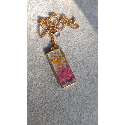 Kropla żywicy - korale,naszyjniki - Naszyjnik Letnia Łąka – Prostokątny Wisior z Prawdziwymi Kwiatami foto #3