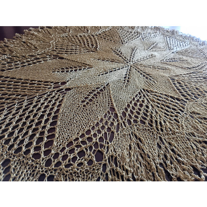 Danuta Zgoł - serwety, serwetki - Owalny obrus na drutach w kolorze starego złota z połyskiem foto #1