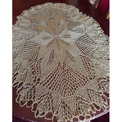 Danuta Zgoł - serwety, serwetki - Owalny obrus na drutach w kolorze starego złota z połyskiem foto #2