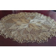 Owalny obrus na drutach w kolorze starego złota z połyskiem