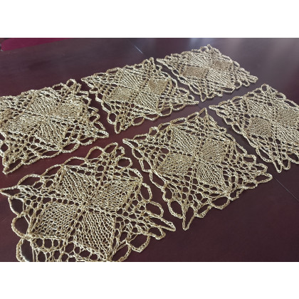 Danuta Zgoł - serwety, serwetki - Komplet serwetek podkładek na drutach w kolorze starego złota z połyskiem foto #1