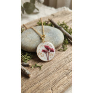 Naszyjnik Złocista Natura – Ręcznie Robiona Zawieszka z Prawdziwymi Kwiatami