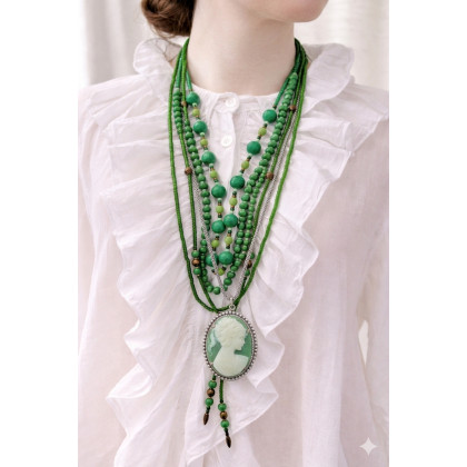 unikatart - korale,naszyjniki - Naszyjnik z zieloną kameą - Styl Vintage - Srebrzysty Medalion foto #4