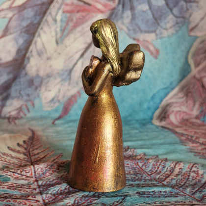 Justyna Jaszke - rzeźby - Rzeźba z gipsu Anioł Ciepła złoty wys. 10,2 cm foto #4