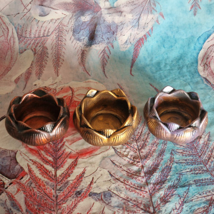 Justyna Jaszke - lampy, świeczniki - 3 świeczniki czerwony złoty niebieski z gipsu foto #2