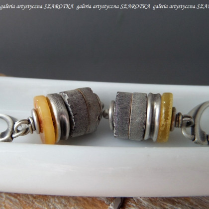 szarotka - kolczyki  - GRAY-YELLOW kolczyki z bursztynu, muszli i srebra foto #1