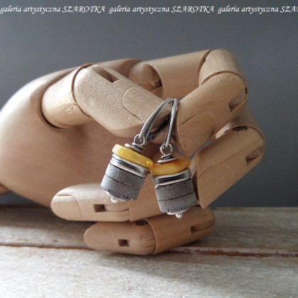 szarotka - kolczyki  - GRAY-YELLOW kolczyki z bursztynu, muszli i srebra foto #4