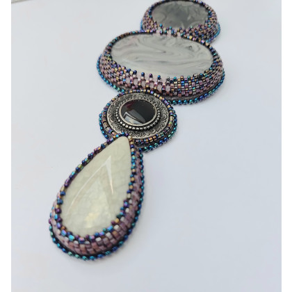 unikatart - korale,naszyjniki - Artystyczny naszyjnik boho z haftem koralikowym i ceramicznym wisiorem (podszyty skórą naturalną)161 foto #1