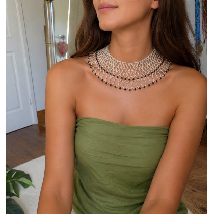 unikatart - korale,naszyjniki - Elegancka krywulka koralikowa - perłowa biel i hematyt foto #1