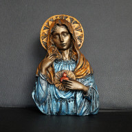 RZEŹBA MATKI BOSKIEJ NIEBIESKO-CZERWONA WYS. 15,5 CM