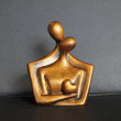 Rzeźba Para Zakochanych miodowe złoto wys. 11,8 cm