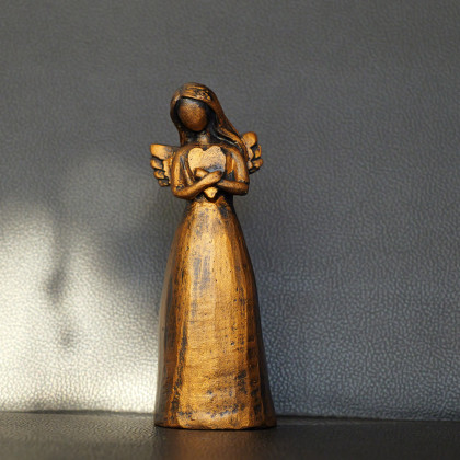Rzeźba złoty Anioł ze złotym sercem wys. 13 cm, Justyna Jaszke, rzeźby