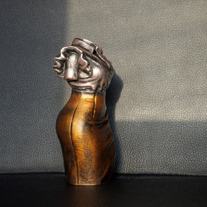 Justyna Jaszke - rzeźby - Rzeźba kobieta w spódnicy wys. 12 cm foto #3