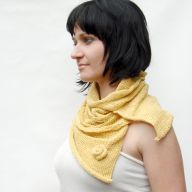 HAPPY YELLOW NECK