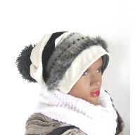 CZAPKA BEANIE Z POMPONEM 