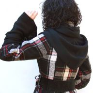 SZALOKAPTUR Z MUFKĄ CZARNY