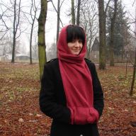 SZALOKAPTUR Z MUFKĄ CZERWONY