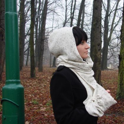 szalokaptur z mufką ecru, halo-pracownia, czapki