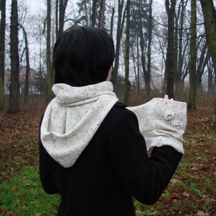 halo-pracownia - czapki - szalokaptur z mufką ecru foto #1