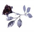 Metalowa róża z kolcami