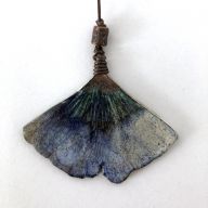 Ginkgo - wisior raku