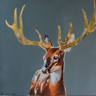 portret jelenia ze złotymi rogami