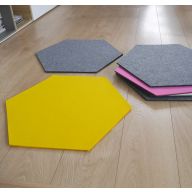 Zestaw trzech filcowych dywanikow sześc